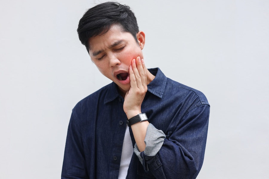 man suffering from TMJ pain and TMJ dysfunction